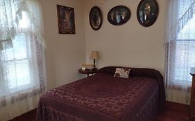 Quiet Full-Size Bed Close To Town 420 Friendly